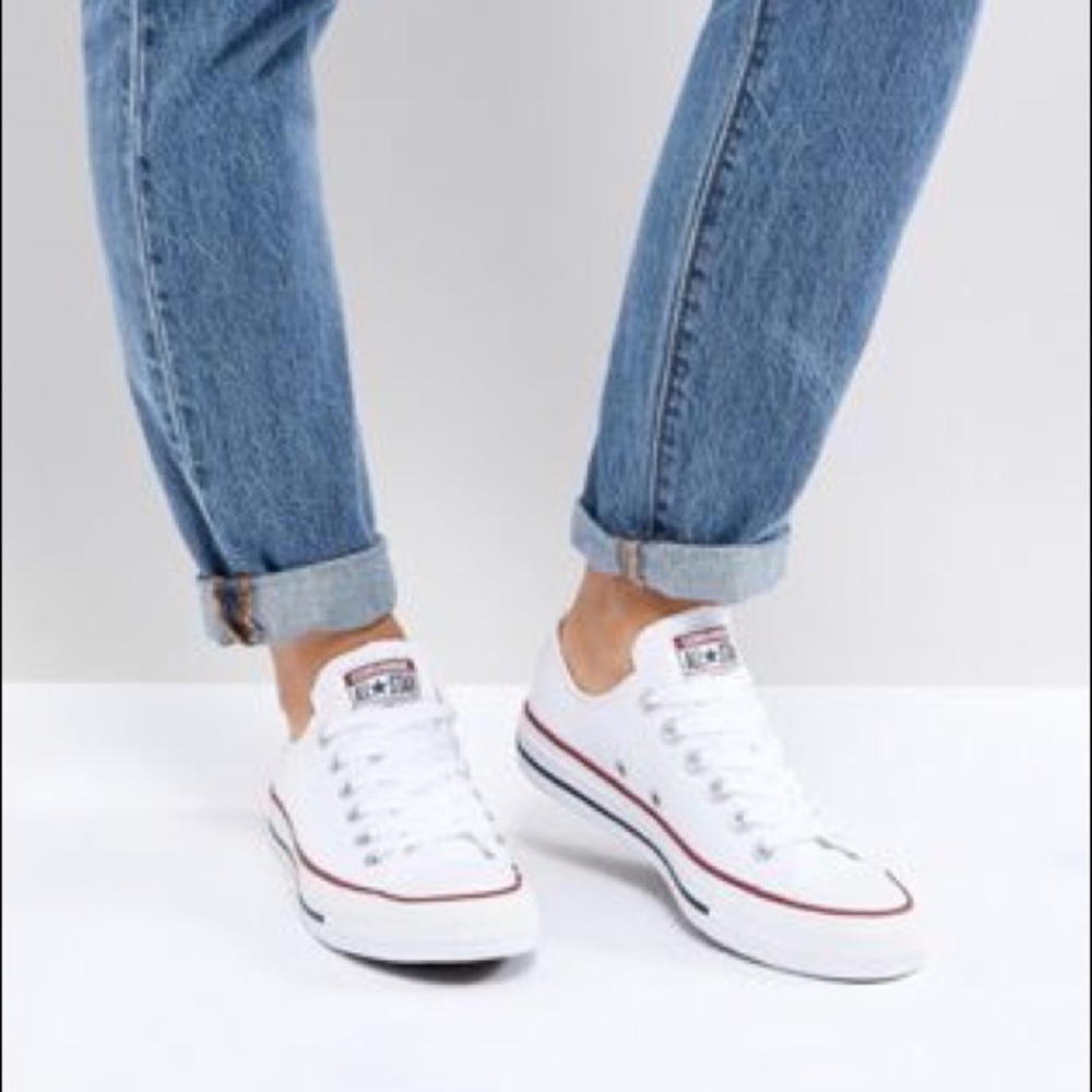 White Lowtop Converse (Womens 6)